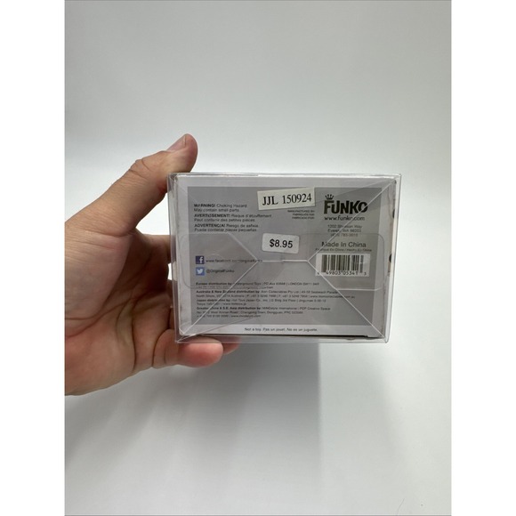 Funko Pop! Vinyl: DC Universe - Oliver Queen #206 with Case Protector - Picture 4 of 6